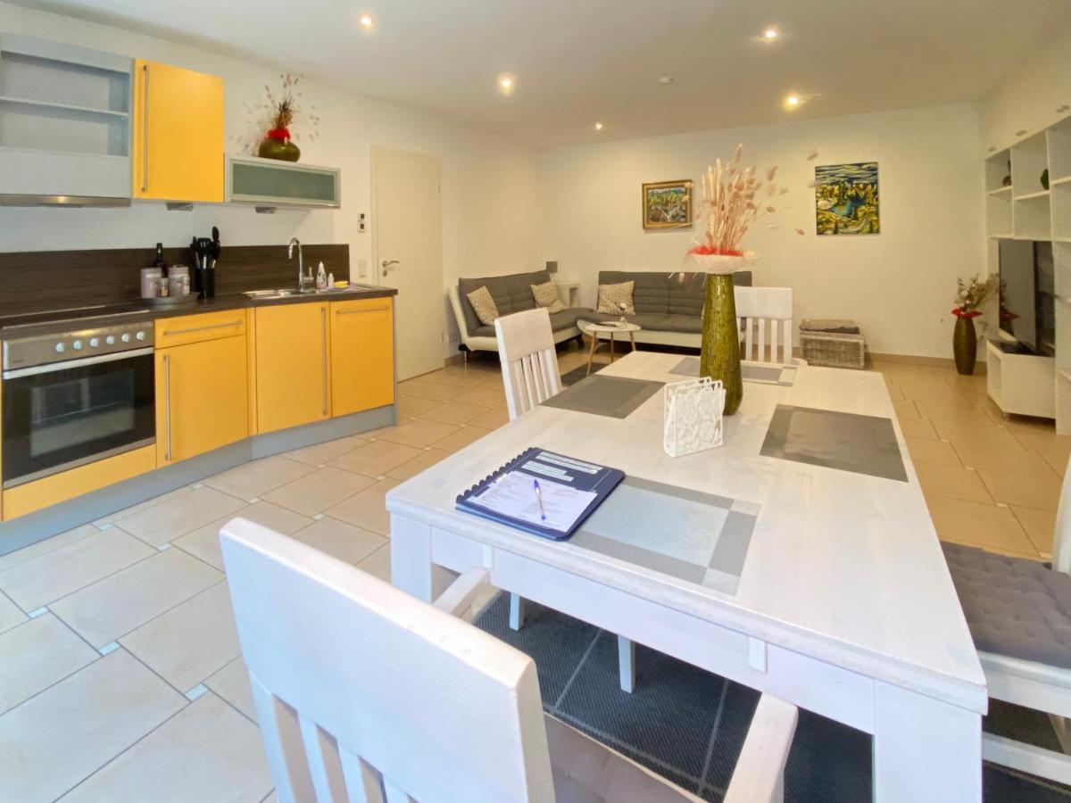 2 Zimmer Apartment, 70 Qm, Max 4 Pers, Private Terasse, 2 Parkplaetze, Internet 250 Mbit 加特林根 外观 照片