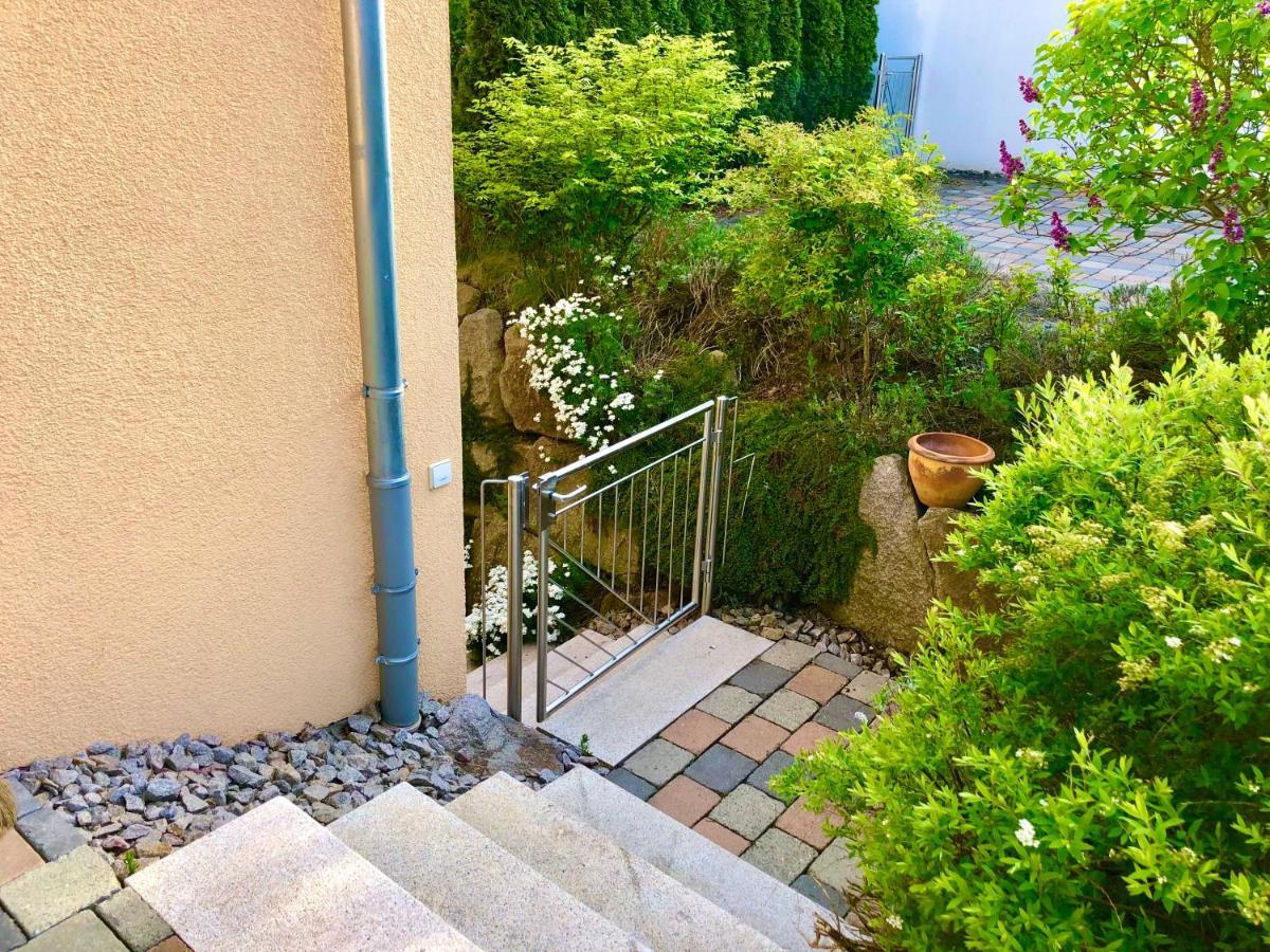 2 Zimmer Apartment, 70 Qm, Max 4 Pers, Private Terasse, 2 Parkplaetze, Internet 250 Mbit 加特林根 外观 照片